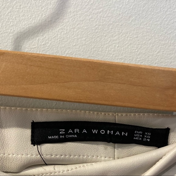 Zara cream faux leather pencil skirt w/ back slit - Picture 3 of 6